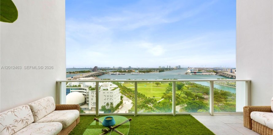 Condo in Miami, Florida, 2 bedrooms  № 2076346