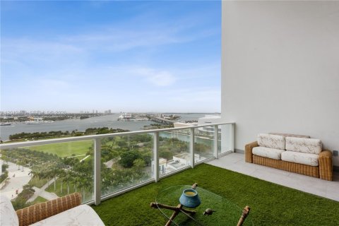 Condo in Miami, Florida, 2 bedrooms  № 2076346 - photo 28