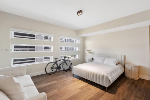 Condo in Miami, Florida, 2 bedrooms  № 2076346 - photo 23