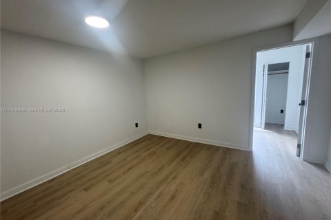 Appartement à louer à North Miami, Floride: 2 chambres, 2943.61 m2 № 1999404 - photo 3