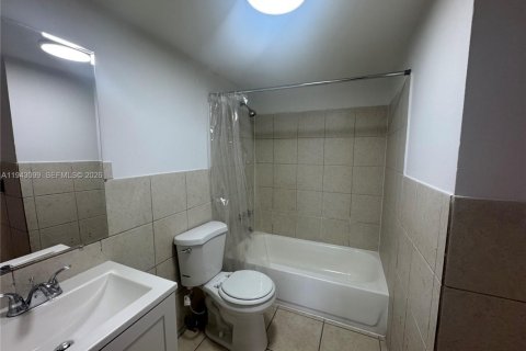 Appartement à louer à North Miami, Floride: 2 chambres, 2943.61 m2 № 1999404 - photo 8