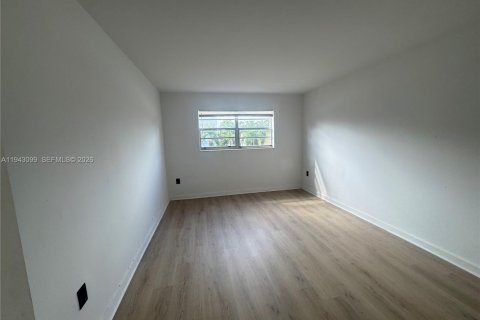 Appartement à louer à North Miami, Floride: 2 chambres, 2943.61 m2 № 1999404 - photo 6