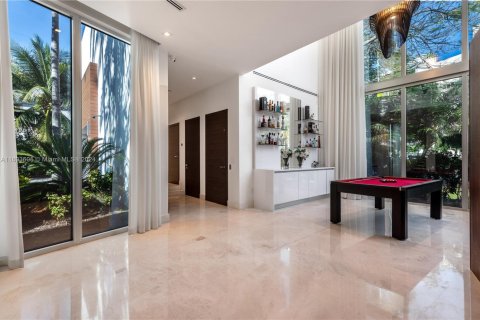 House in Hallandale Beach, Florida 6 bedrooms, 627.55 sq.m. № 1443241 - photo 19