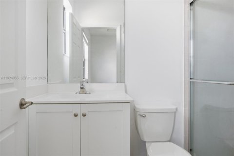 Casa en venta en Hialeah, Florida, 3 dormitorios, 131.18 m2 № 1982178 - foto 20