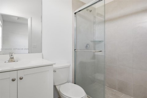 Casa en venta en Hialeah, Florida, 3 dormitorios, 131.18 m2 № 1982178 - foto 19