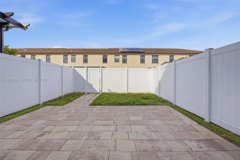 Casa en venta en Hialeah, Florida, 3 dormitorios, 131.18 m2 № 1982178 - foto 14