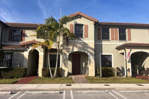 Casa en venta en Hialeah, Florida, 3 dormitorios, 131.18 m2 № 1982178 - foto 1