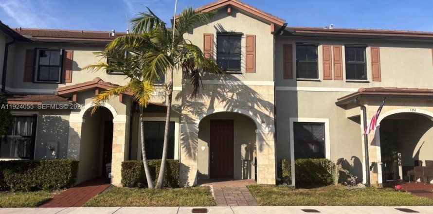 Casa en Hialeah, Florida 3 dormitorios, 131.18 m2 № 1982178