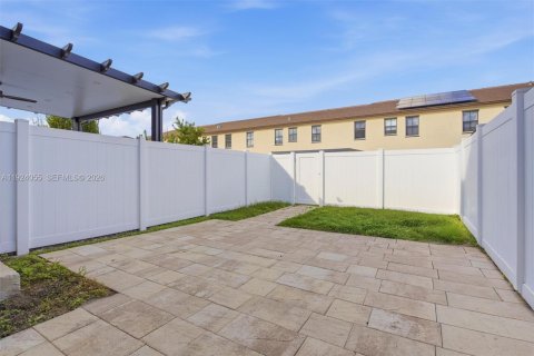 Casa en venta en Hialeah, Florida, 3 dormitorios, 131.18 m2 № 1982178 - foto 13