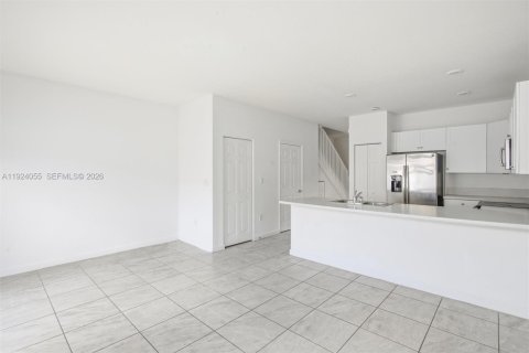 Casa en venta en Hialeah, Florida, 3 dormitorios, 131.18 m2 № 1982178 - foto 11