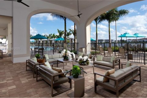 Casa en venta en Hialeah, Florida, 3 dormitorios, 131.18 m2 № 1982178 - foto 8