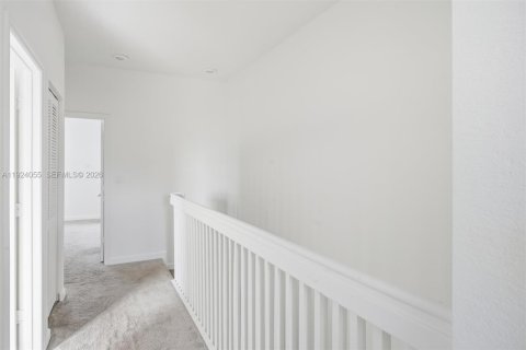 Casa en venta en Hialeah, Florida, 3 dormitorios, 131.18 m2 № 1982178 - foto 27