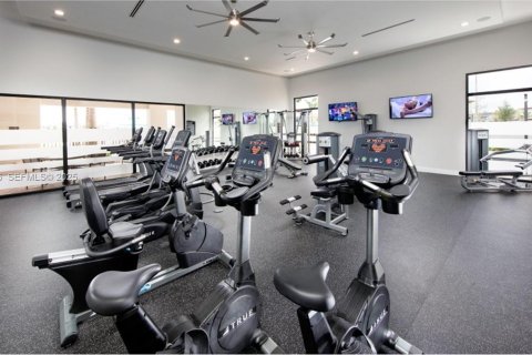 Casa en venta en Hialeah, Florida, 3 dormitorios, 131.18 m2 № 1982178 - foto 7