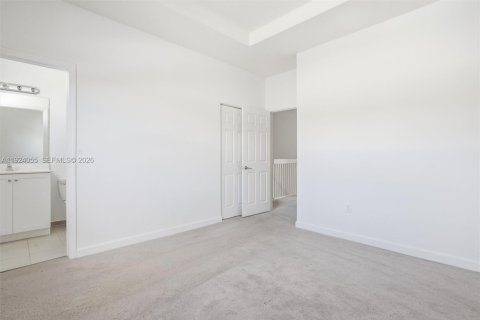 Casa en venta en Hialeah, Florida, 3 dormitorios, 131.18 m2 № 1982178 - foto 18