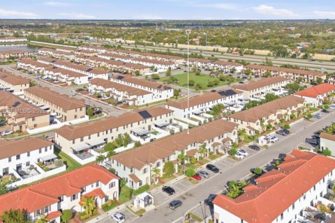 Casa en venta en Hialeah, Florida, 3 dormitorios, 131.18 m2 № 1982178 - foto 30