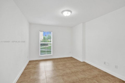 Снять в аренду кондоминиум в Корал-Спрингс, Флорида 1 спальня, 92.9м2, № 2056892 - фото 21