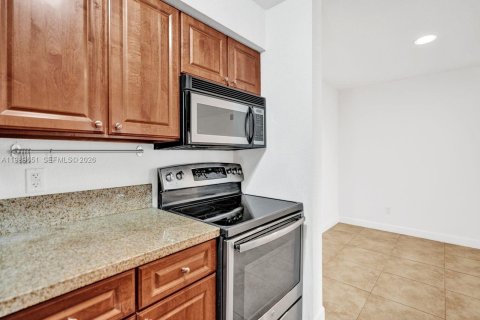 Снять в аренду кондоминиум в Корал-Спрингс, Флорида 1 спальня, 92.9м2, № 2056892 - фото 4