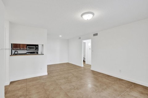 Снять в аренду кондоминиум в Корал-Спрингс, Флорида 1 спальня, 92.9м2, № 2056892 - фото 12