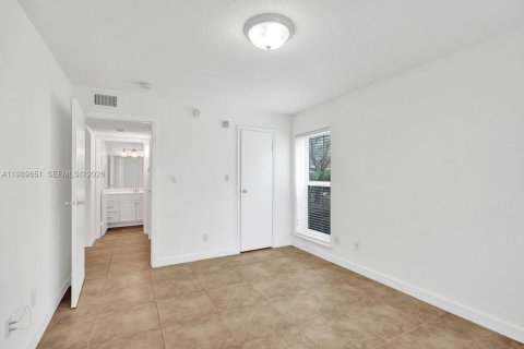 Снять в аренду кондоминиум в Корал-Спрингс, Флорида 1 спальня, 92.9м2, № 2056892 - фото 19