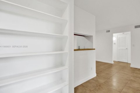 Снять в аренду кондоминиум в Корал-Спрингс, Флорида 1 спальня, 92.9м2, № 2056892 - фото 9