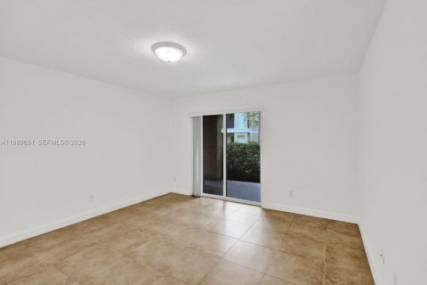 Снять в аренду кондоминиум в Корал-Спрингс, Флорида 1 спальня, 92.9м2, № 2056892 - фото 11