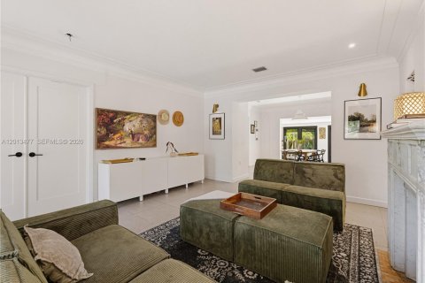 House in Miami, Florida 3 bedrooms, 150.22 sq.m. № 2076478 - photo 4