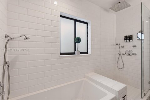 House in Miami, Florida 3 bedrooms, 150.22 sq.m. № 2076478 - photo 23