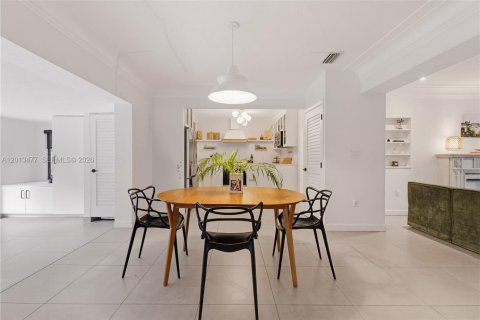 House in Miami, Florida 3 bedrooms, 150.22 sq.m. № 2076478 - photo 7
