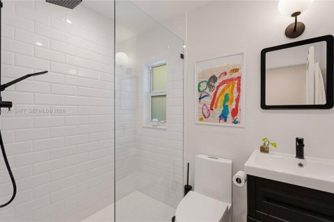 House in Miami, Florida 3 bedrooms, 150.22 sq.m. № 2076478 - photo 20