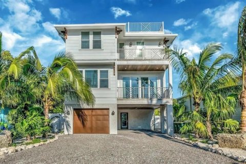 Villa ou maison à Bradenton Beach, Floride 7 chambres, 272.76 m2 № 2102423