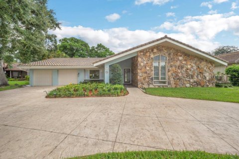 House in Plantation, Florida 4 bedrooms, 272.58 sq.m. № 2278843 - photo 2