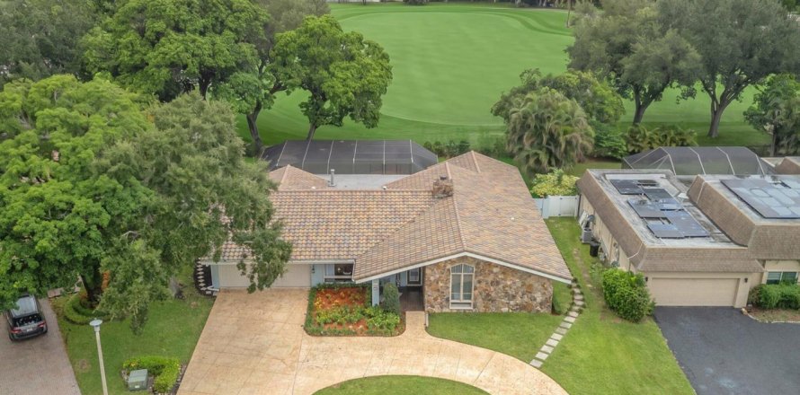 House in Plantation, Florida 4 bedrooms, 272.58 sq.m. № 2278843