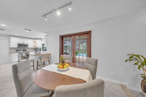 House in Plantation, Florida 4 bedrooms, 272.58 sq.m. № 2278843 - photo 19
