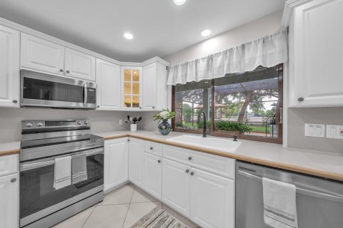 House in Plantation, Florida 4 bedrooms, 272.58 sq.m. № 2278843 - photo 23