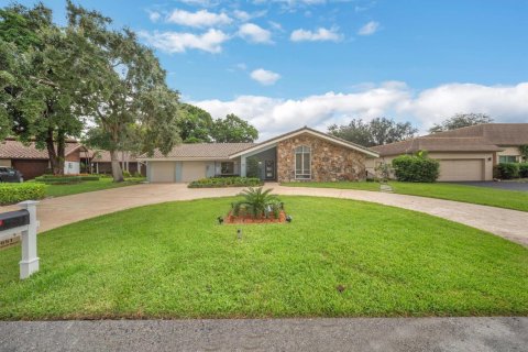 House in Plantation, Florida 4 bedrooms, 272.58 sq.m. № 2278843 - photo 6