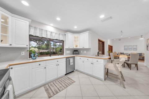 House in Plantation, Florida 4 bedrooms, 272.58 sq.m. № 2278843 - photo 24