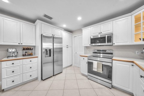 House in Plantation, Florida 4 bedrooms, 272.58 sq.m. № 2278843 - photo 25