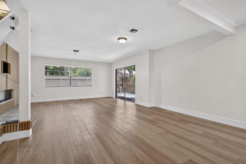 Adosado en venta en Lake Worth, Florida, 4 dormitorios, 158.49 m2 № 2246354 - foto 8