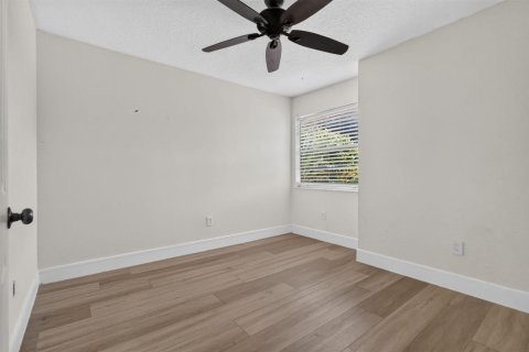 Adosado en venta en Lake Worth, Florida, 4 dormitorios, 158.49 m2 № 2246354 - foto 20