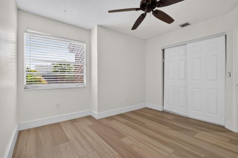 Adosado en venta en Lake Worth, Florida, 4 dormitorios, 158.49 m2 № 2246354 - foto 21