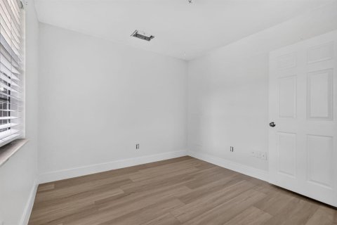 Adosado en venta en Lake Worth, Florida, 4 dormitorios, 158.49 m2 № 2246354 - foto 24