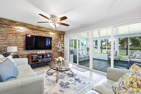 Casa en venta en Apollo Beach, Florida, 3 dormitorios, 133.69 m2 № 2266589 - foto 5
