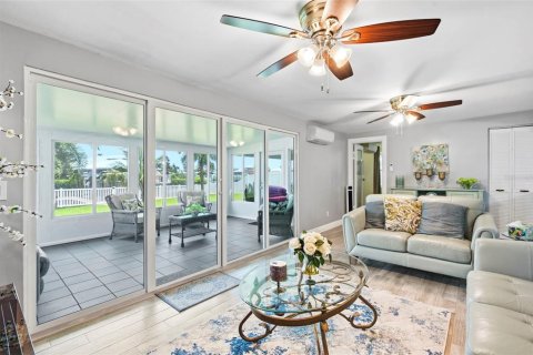 Casa en venta en Apollo Beach, Florida, 3 dormitorios, 133.69 m2 № 2266589 - foto 8