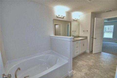 Casa en venta en Lakeland, Florida, 4 dormitorios, 204.38 m2 № 2342358 - foto 14
