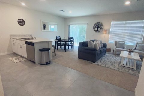 House in Poinciana, Florida 4 bedrooms, 152.55 sq.m. № 1510494 - photo 20