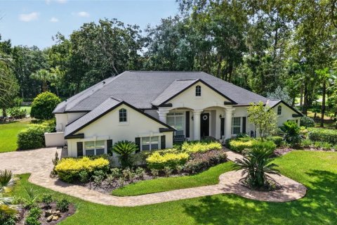 House in Ocala, Florida 4 bedrooms, 271.37 sq.m. № 2223079
