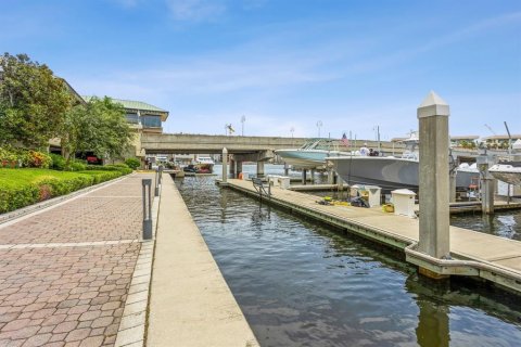 Condo in Tampa, Florida, 2 bedrooms  № 1844653 - photo 1