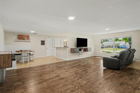 Купить виллу или дом в Сарасота, Флорида 6 комнат, 217.95м2, № 2221469 - фото 9