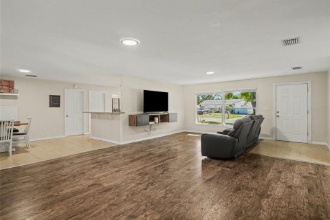 Купить виллу или дом в Сарасота, Флорида 6 комнат, 217.95м2, № 2221469 - фото 8