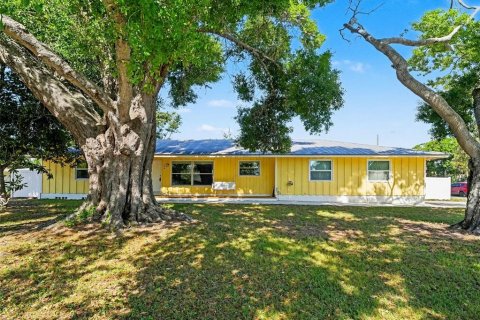 House in Sarasota, Florida 3 bedrooms, 217.95 sq.m. № 2221469